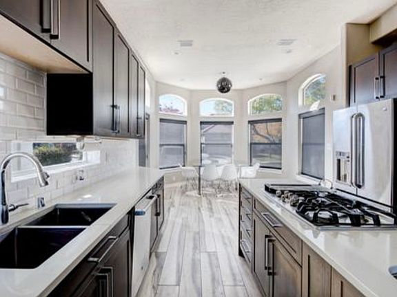 5th image of 11201 Spyglass Hill Ln NE