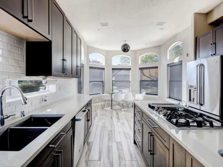 11201 Spyglass Hill Ln NE — Photo 5