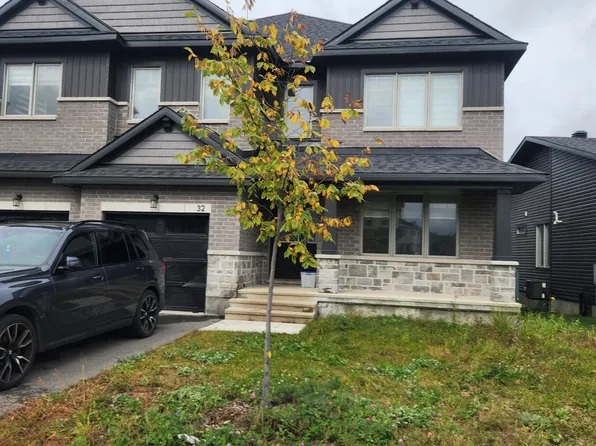 32 Dun Skipper Dr, Ottawa, ON K1X 0J3