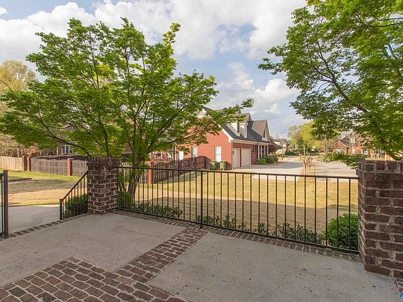 5th image of 3107 Brook Park Dr SE