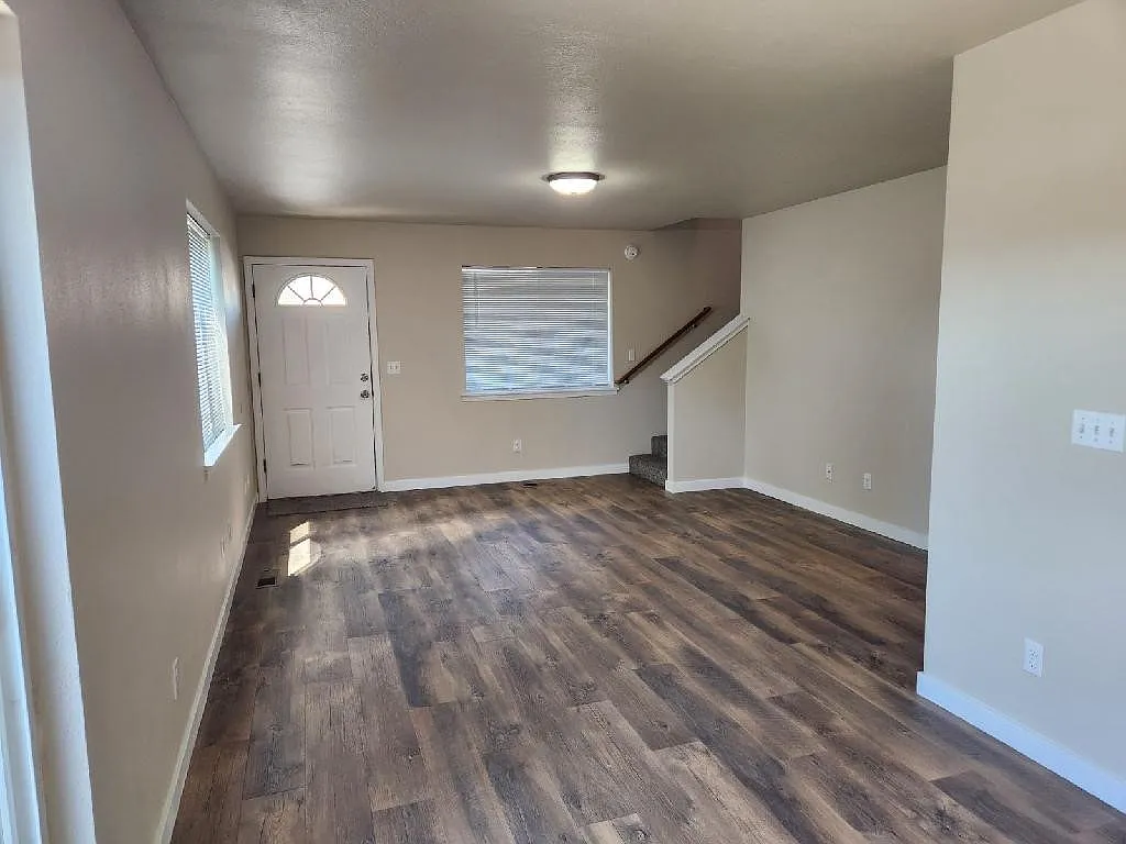 Berrydale Ave, Medford — Photo 2