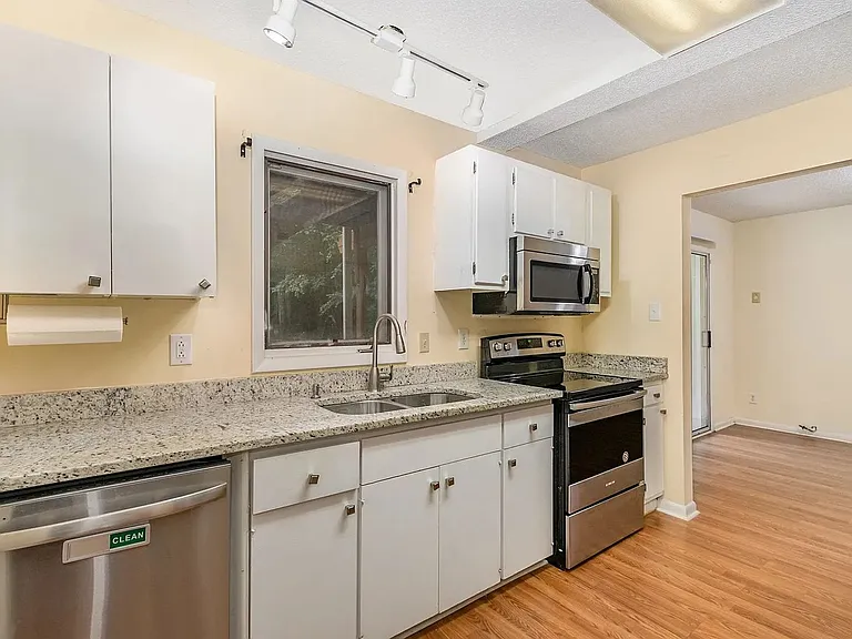 205 Spring St #1 — Photo 11