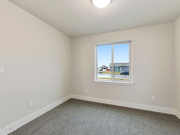 3rd image of 401 Glenwood Ave Lot 315