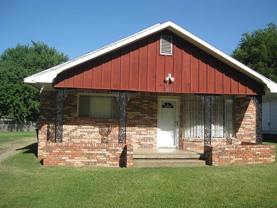 1st image of 611 N 10th Ave