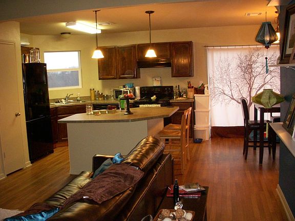 Open kitchen: refrigerator included in rental