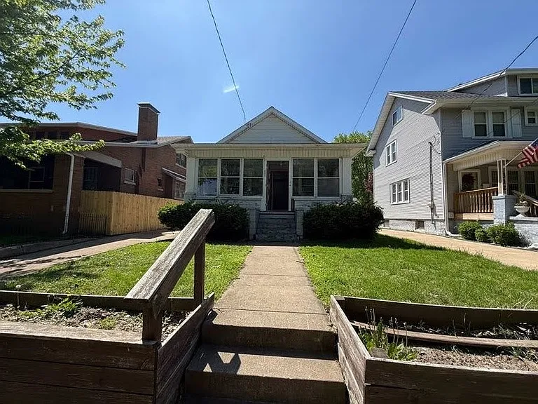 314 E McClure Ave — Photo 2