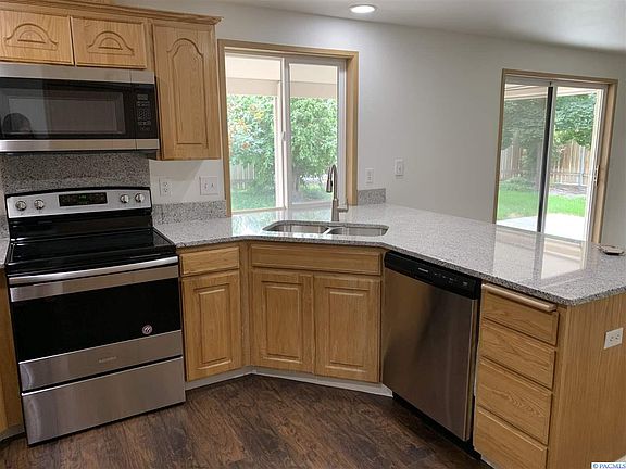 3rd image of 6204 Camden Dr