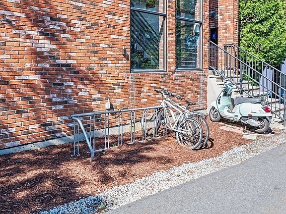 3rd image of 10 Roberts St APT 12