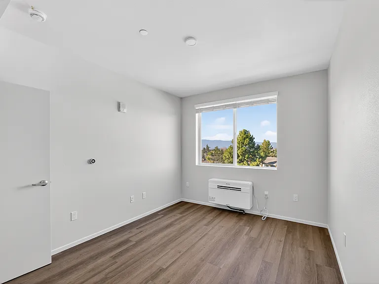 Dry Creek Crossing Apartments — Photo 22