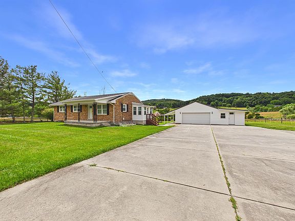 3rd image of 2653 Lusters Gate Rd