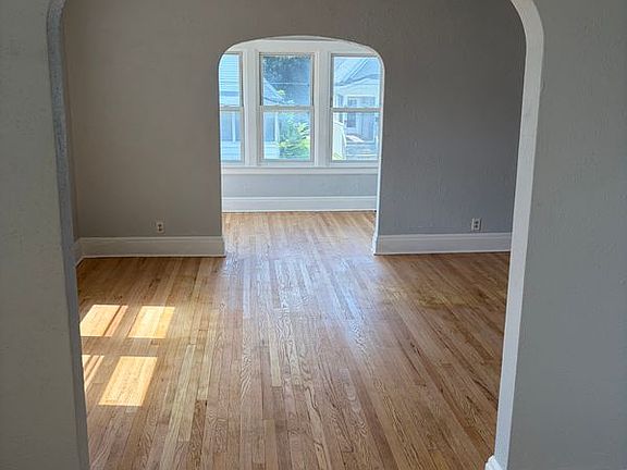 5th image of 214 Craig St #2