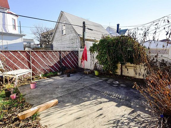 3rd image of 8923 116th St