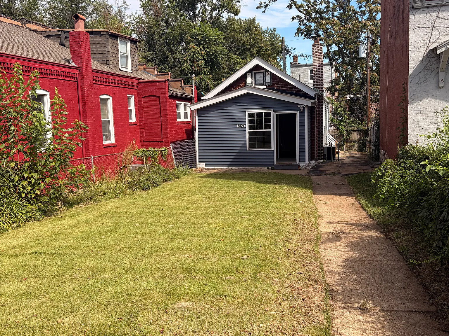1 bed, 900 sqft, $1,300 — Photo 3
