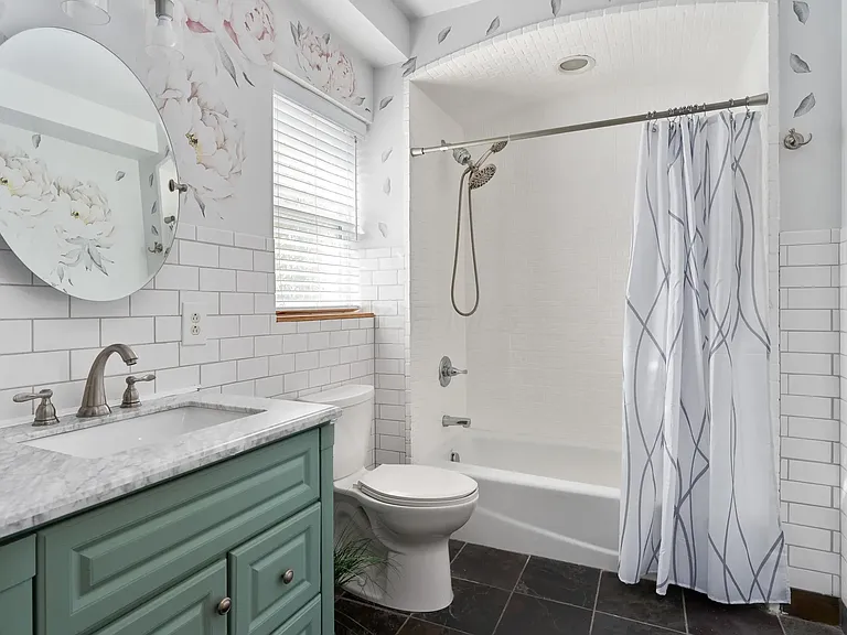 56 Euclid Ave — Photo 17