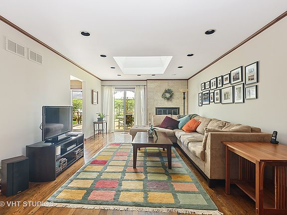 3rd image of 1334 Rosewood Ave