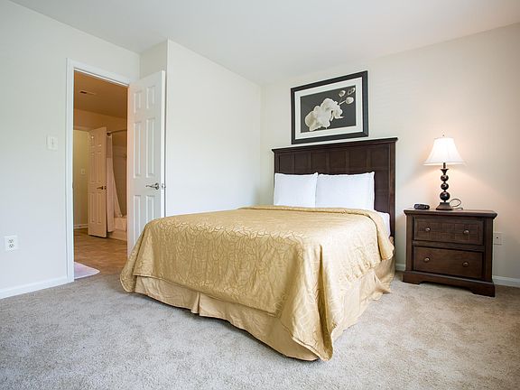 5th image of 5700 Woodlawn Green Cir APT F