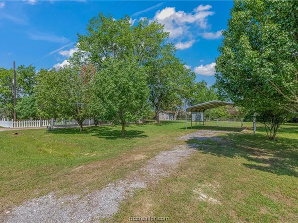 736 Phillips St, Normangee, TX 77871