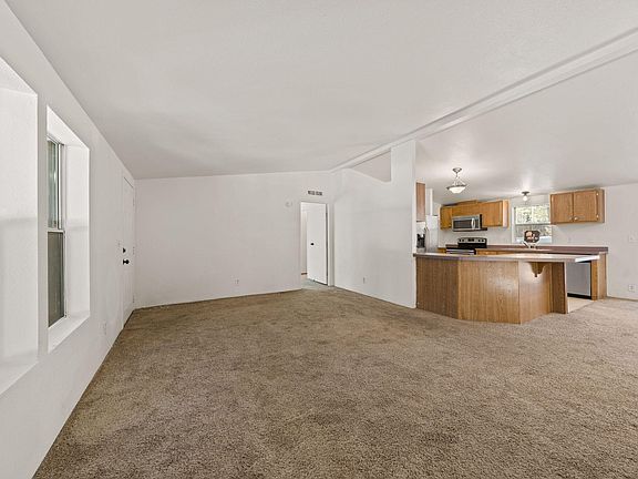 5th image of 16326 Carrington Ave