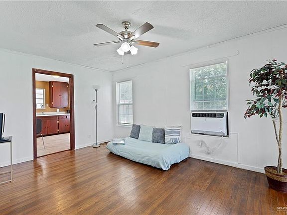 3rd image of 1021 E 2nd St