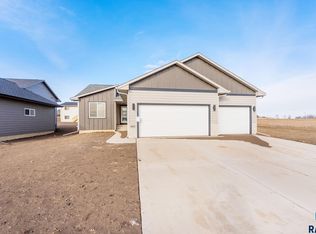 905 N Independent St, Lennox, SD 57039