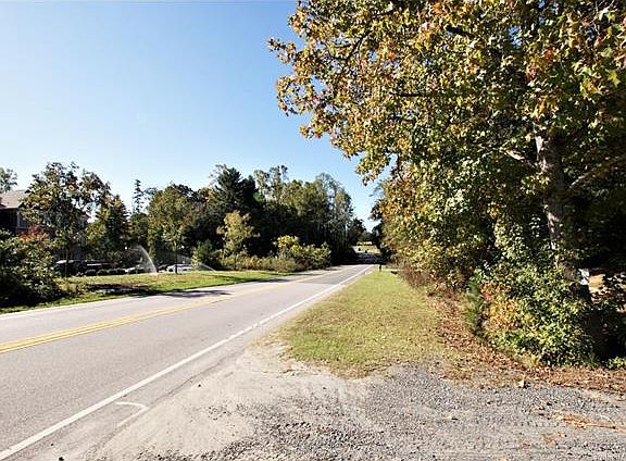 3rd image of 2655 Pleasant Rd