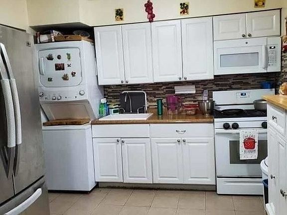 3rd image of 260-21 57th Ave