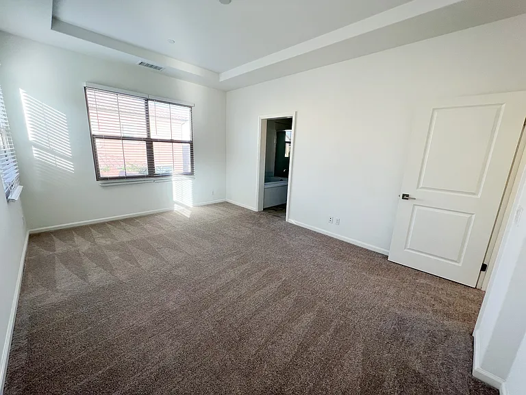 58 Quill — Photo 28