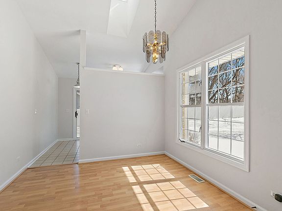 5th image of 989 N Cove Dr #B