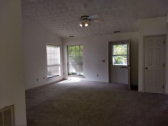 4th image of 206 Orchard View Ln