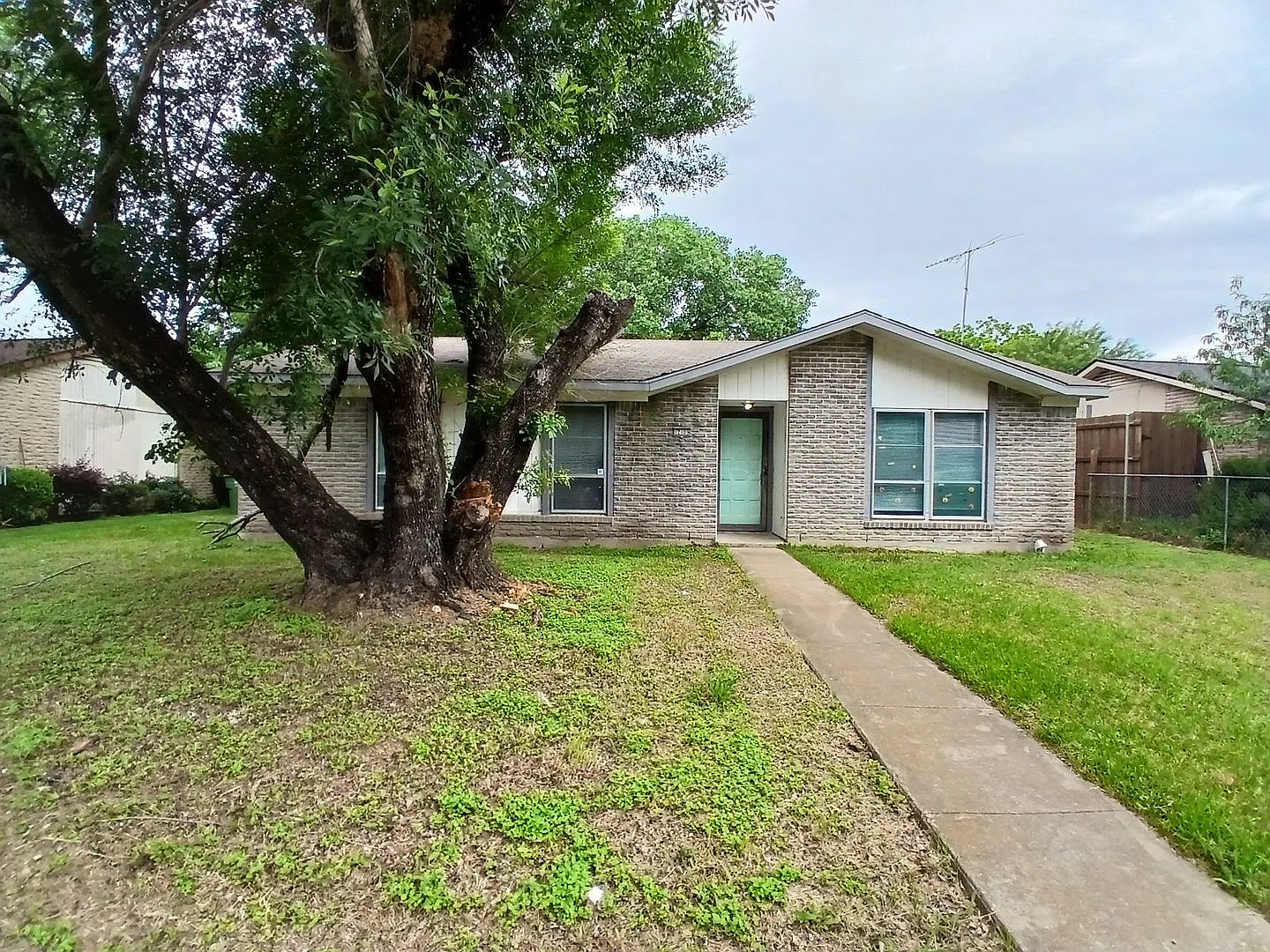3 Bedrooms, 2 Full Baths in Balch Springs — Photo 2