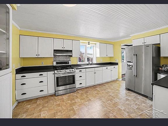 3rd image of 11851 N Crystal Rd