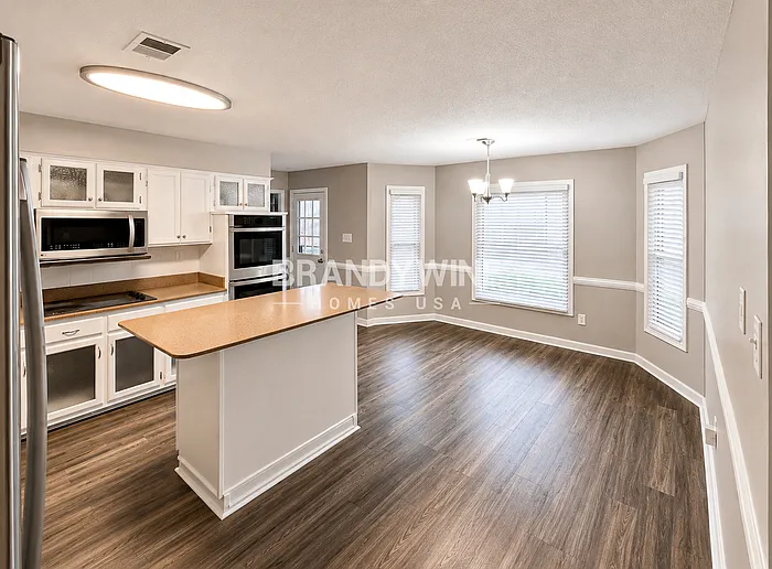7477 Stonington Dr — Photo 7