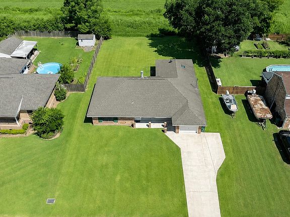 2nd image of 310 Thoroughbred Park Dr
