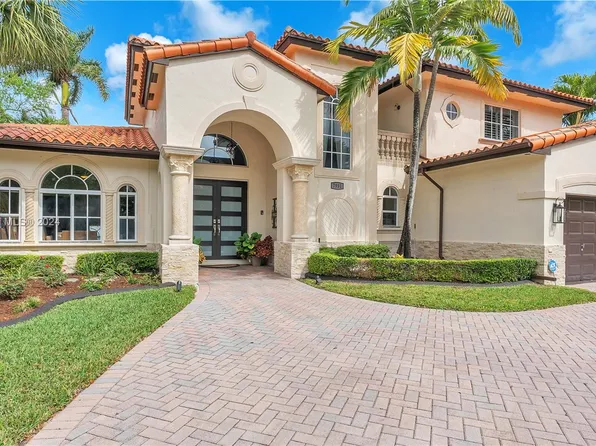 7951 NW 159th Ter, Miami Lakes, FL 33016