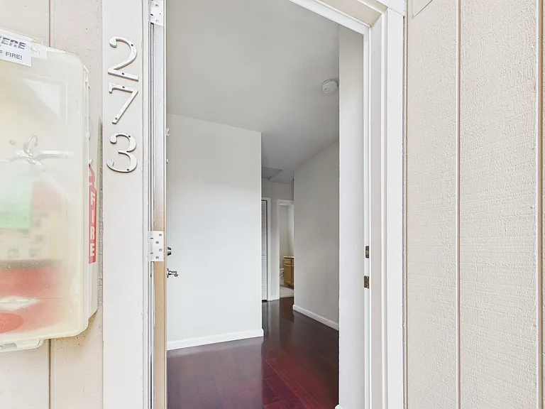 300 Glenwood Cir #273 — Photo 2