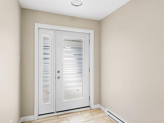 3rd image of 25 Hale Rd