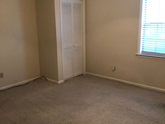 5th image of 2109 Oakgrove Cir