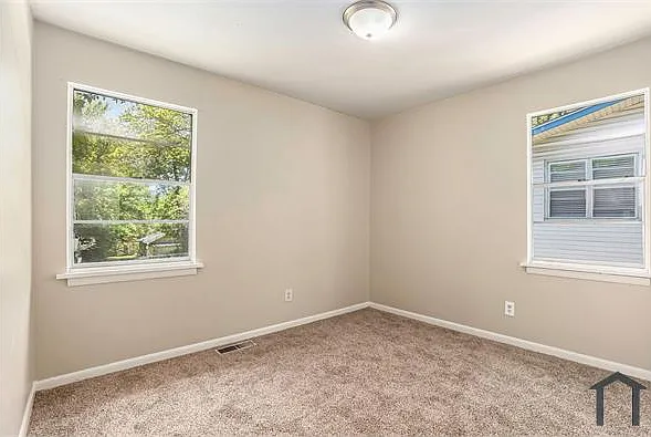 3 bed, 1052 sqft, $1,000 — Photo 4