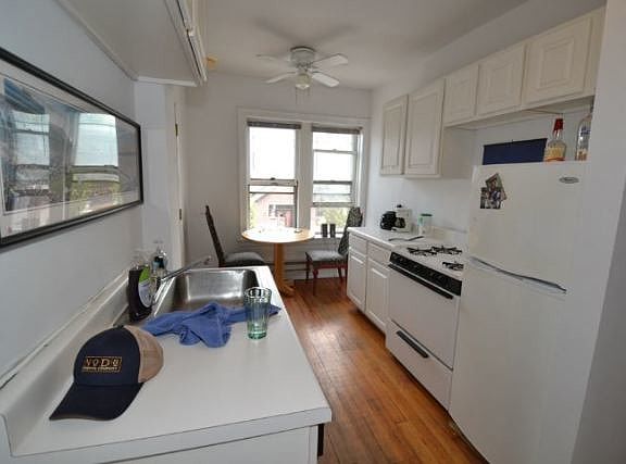 2nd image of 3819 N Greenview Ave #S4