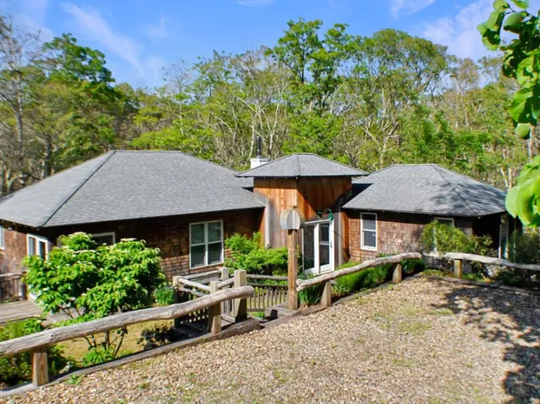 18 Sylvan Ave, Tisbury, MA 02568