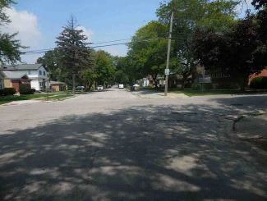 Exterior Neighborhood (street photo)