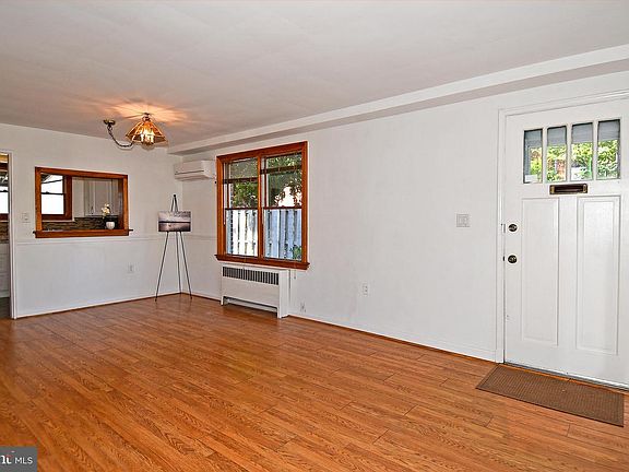 3rd image of 1614 Woodbine St