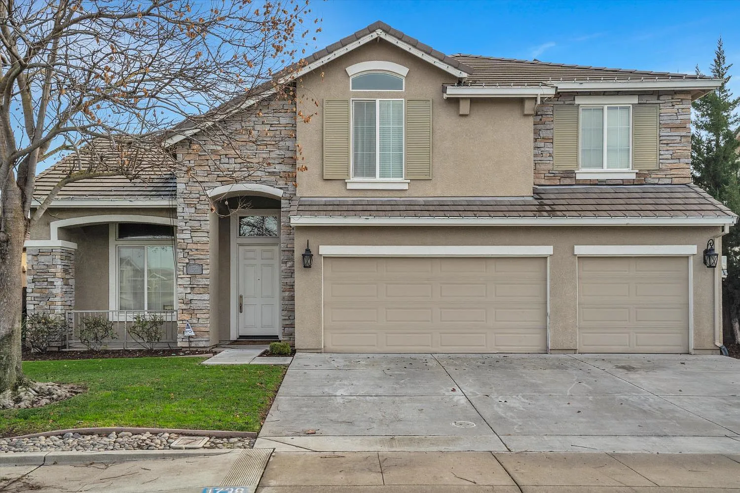 1738 Paola Ln photo 1