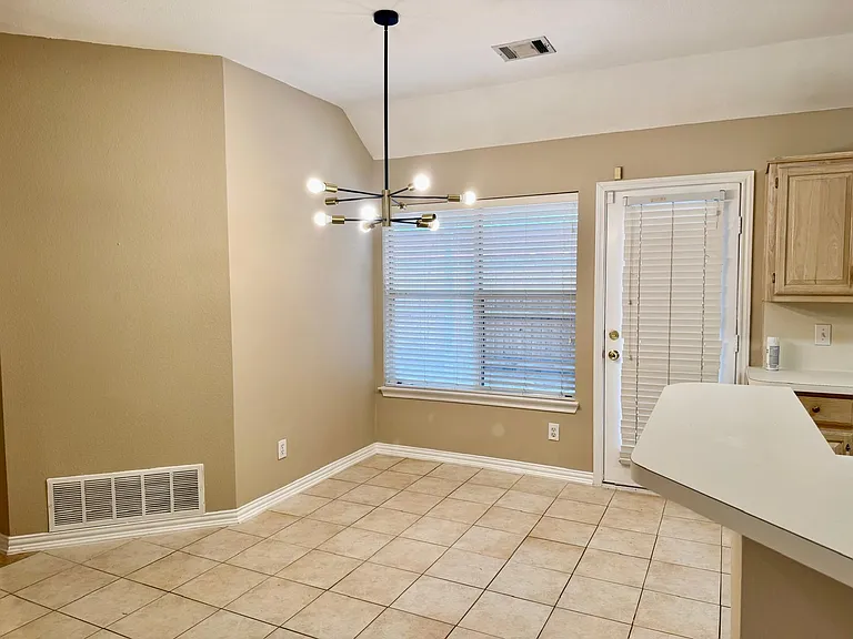 2151 Arbor Creek Dr — Photo 7