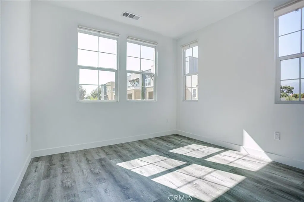 3 bed, 2.5 bath, 1670 sqft, $3,500 — Photo 3