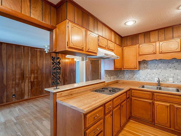 5th image of 106 Plum St