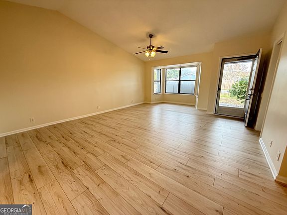 3rd image of 204 Westgate Cir
