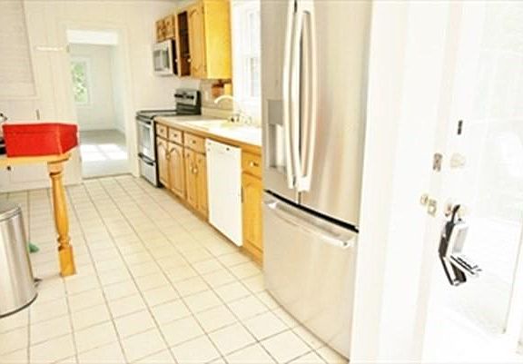 5th image of 42 Brunswick St #1