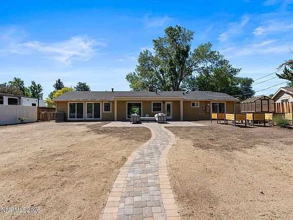 3rd image of 3345 Idlewild Dr
