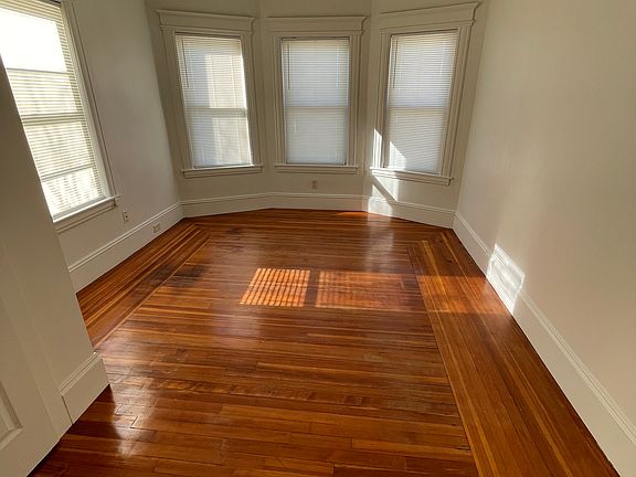 5th image of 22 Leslie St #3